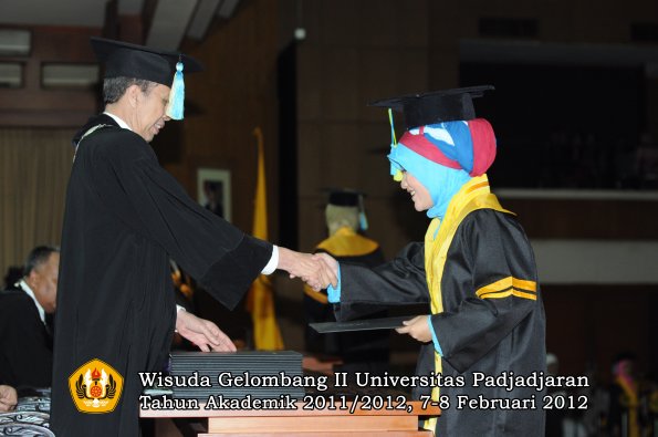 wisuda-fakultas-farmasi-oleh-dekan-022-copy