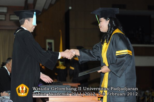 wisuda-fakultas-farmasi-oleh-dekan-029-copy