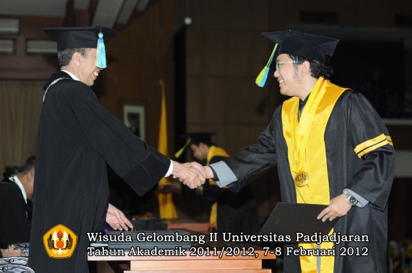 wisuda-fakultas-farmasi-oleh-dekan-032-copy