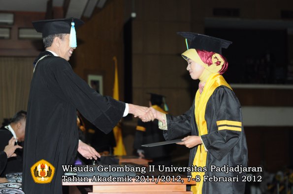 wisuda-fakultas-farmasi-oleh-dekan-033-copy