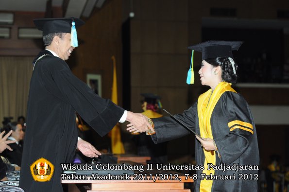 wisuda-fakultas-farmasi-oleh-dekan-034-copy