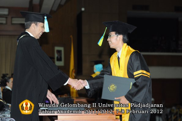 wisuda-fakultas-farmasi-oleh-dekan-037-copy