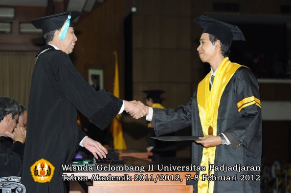 wisuda-fakultas-farmasi-oleh-dekan-041-copy