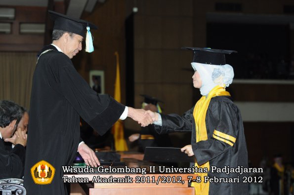 wisuda-fakultas-farmasi-oleh-dekan-043-copy