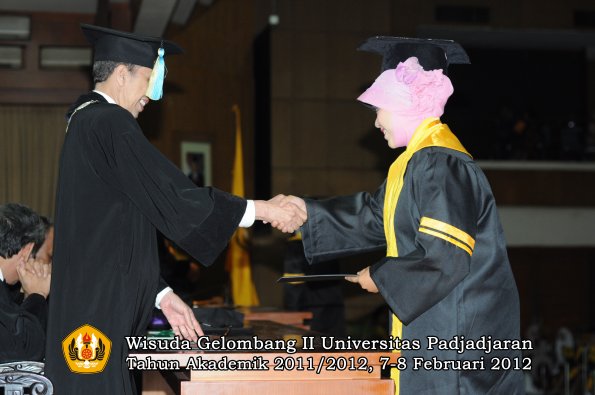 wisuda-fakultas-farmasi-oleh-dekan-044-copy