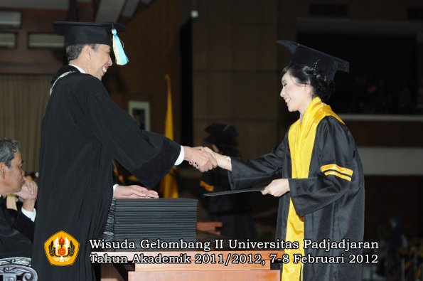 wisuda-fakultas-farmasi-oleh-dekan-048-copy