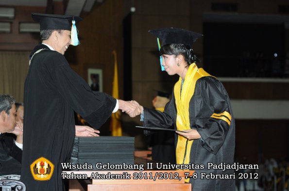 wisuda-fakultas-farmasi-oleh-dekan-050-copy