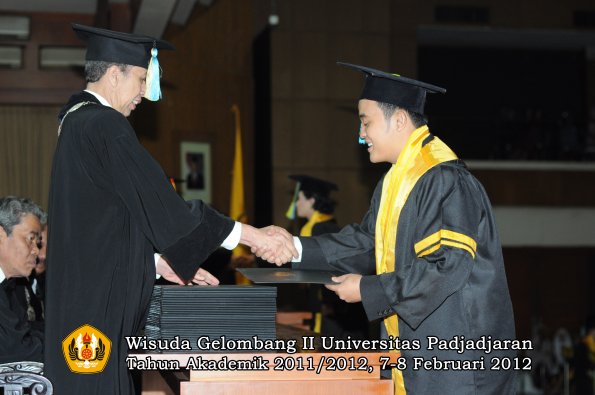 wisuda-fakultas-farmasi-oleh-dekan-052-copy