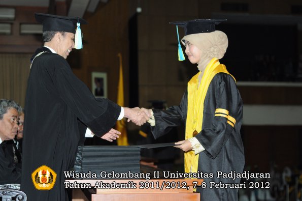 wisuda-fakultas-farmasi-oleh-dekan-053-copy