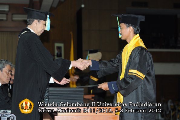 wisuda-fakultas-farmasi-oleh-dekan-054-copy