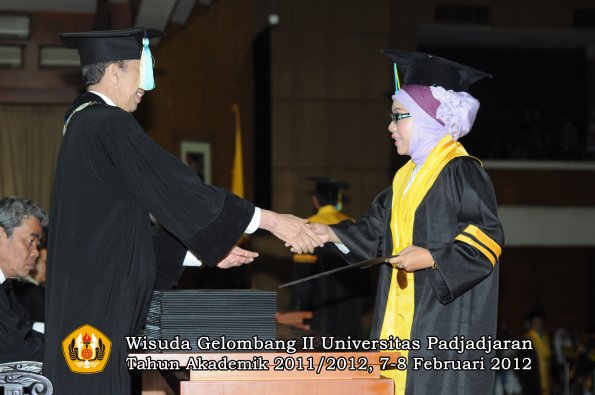 wisuda-fakultas-farmasi-oleh-dekan-055-copy