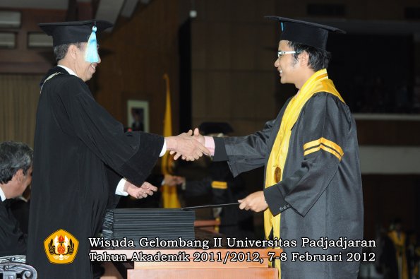 wisuda-fakultas-farmasi-oleh-dekan-058-copy