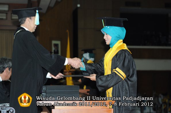 wisuda-fakultas-farmasi-oleh-dekan-060-copy