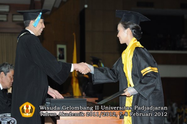 wisuda-fakultas-farmasi-oleh-dekan-069-copy