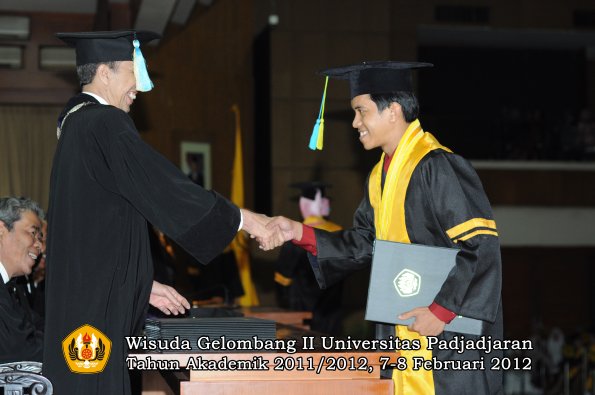 wisuda-fakultas-farmasi-oleh-dekan-072-copy