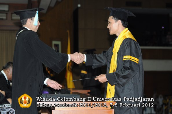 wisuda-fakultas-farmasi-oleh-dekan-077-copy