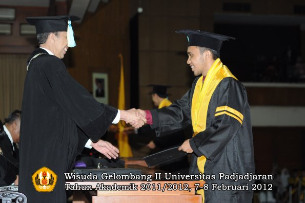 wisuda-fakultas-farmasi-oleh-dekan-078-copy