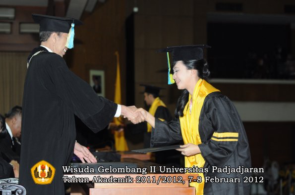 wisuda-fakultas-farmasi-oleh-dekan-079-copy