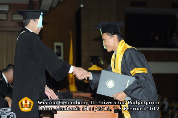 wisuda-fakultas-farmasi-oleh-dekan-080-copy