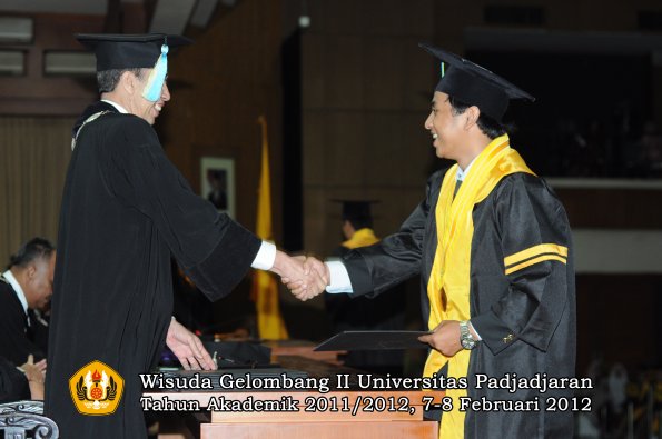 wisuda-fakultas-farmasi-oleh-dekan-081-copy