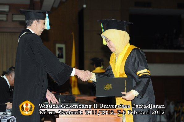 wisuda-fakultas-farmasi-oleh-dekan-082-copy