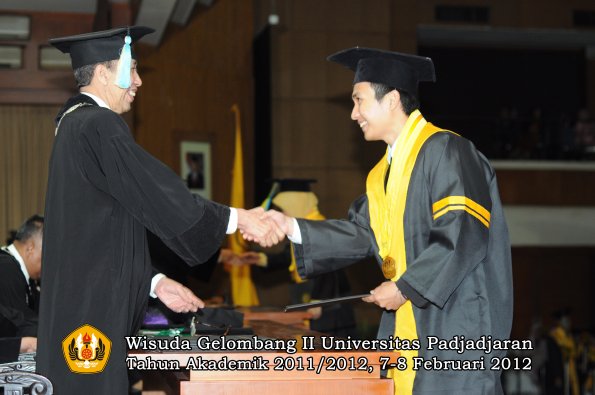 wisuda-fakultas-farmasi-oleh-dekan-083-copy