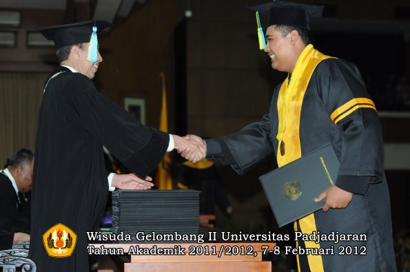 wisuda-fakultas-farmasi-oleh-dekan-089-copy