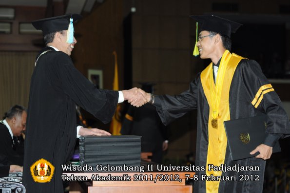 wisuda-fakultas-farmasi-oleh-dekan-090-copy