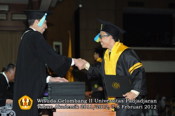 wisuda-fakultas-farmasi-oleh-dekan-091-copy