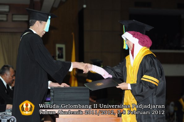 wisuda-fakultas-farmasi-oleh-dekan-092-copy