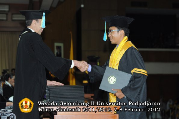 wisuda-fakultas-farmasi-oleh-dekan-094-copy