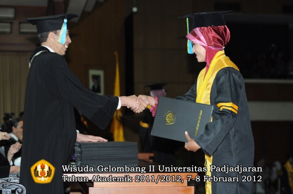 wisuda-fakultas-farmasi-oleh-dekan-097-copy