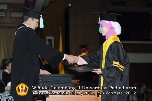 wisuda-fakultas-farmasi-oleh-dekan-098-copy