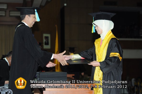 wisuda-fakultas-farmasi-oleh-dekan-105-copy