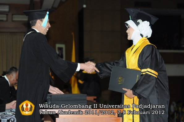 wisuda-fakultas-farmasi-oleh-dekan-106-copy