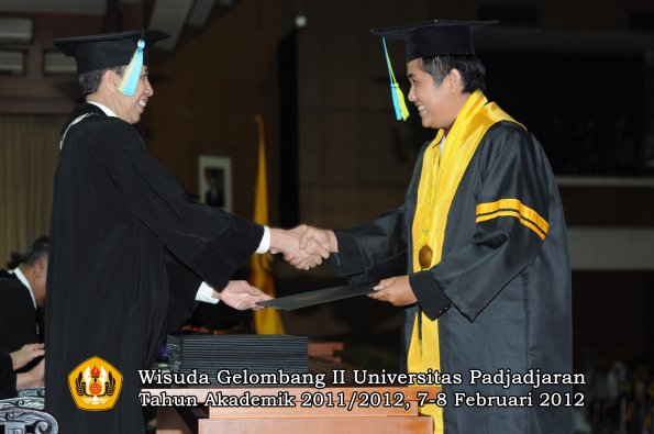 wisuda-fakultas-farmasi-oleh-dekan-107-copy