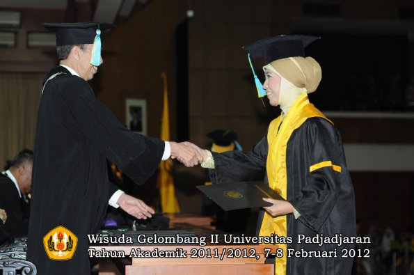 wisuda-fakultas-farmasi-oleh-dekan-123-copy