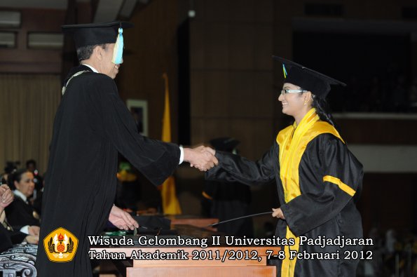 wisuda-fakultas-farmasi-oleh-dekan-126-copy