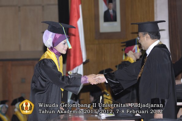 wisuda-fakultas-farmasi-oleh-rektor-006-copy