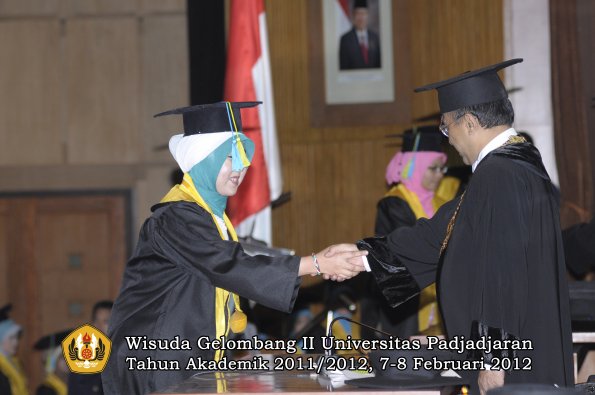 wisuda-fakultas-farmasi-oleh-rektor-017-copy