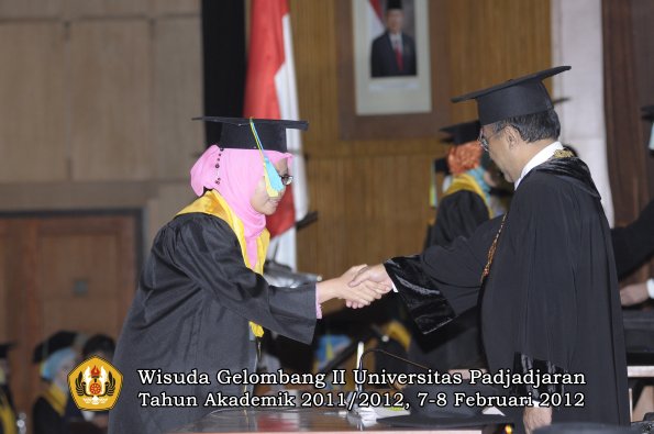 wisuda-fakultas-farmasi-oleh-rektor-018-copy