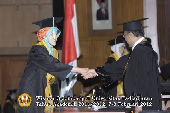 wisuda-fakultas-farmasi-oleh-rektor-019-copy