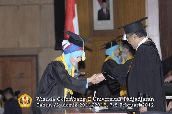 wisuda-fakultas-farmasi-oleh-rektor-022-copy