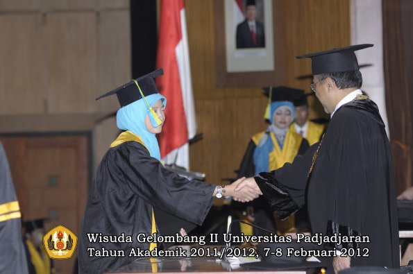 wisuda-fakultas-farmasi-oleh-rektor-023-copy