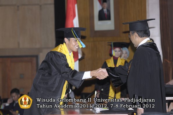 wisuda-fakultas-farmasi-oleh-rektor-025-copy