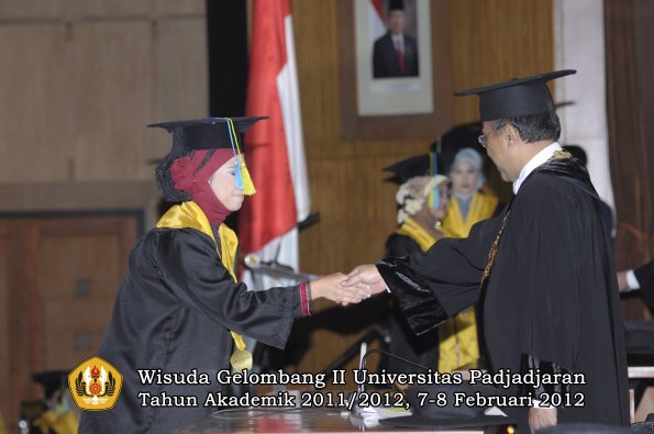 wisuda-fakultas-farmasi-oleh-rektor-026-copy