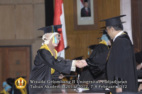 wisuda-fakultas-farmasi-oleh-rektor-027-copy