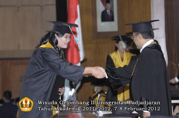 wisuda-fakultas-farmasi-oleh-rektor-029-copy