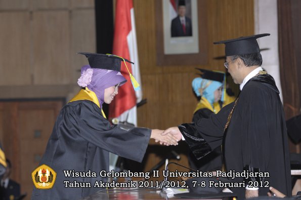 wisuda-fakultas-farmasi-oleh-rektor-035-copy