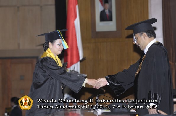 wisuda-fakultas-farmasi-oleh-rektor-038-copy